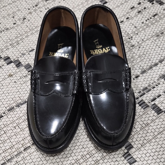 Le Regale Shoes - Women's Black Loafers